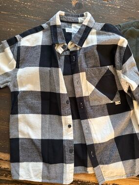 Zara kids size 7 Black & Gray Plaid Flannel Shirt